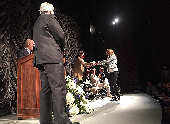 Marisa Dunigan receives Honors in the Biology major.