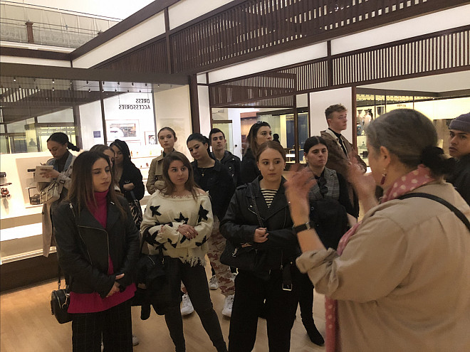 Touring the Victoria & Albert Museum, London