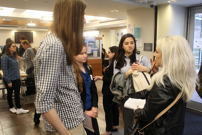 Julie a Style Editor from BuzzFeed speaks with students at a networking mixer.