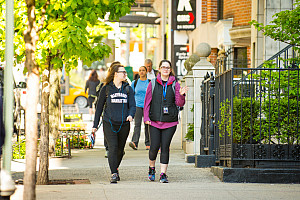 Students walking towards Marymount Manhattan College 71st Street Entrance