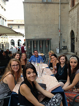 Professor Peter Naccarato and students dine in Perugia, Italy