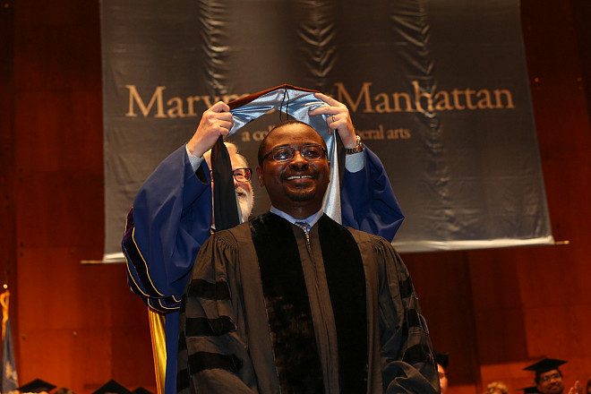 President Shaver presents Alvin Ailey Artistic Director Robert Battle with the 2015 Honorary Degree