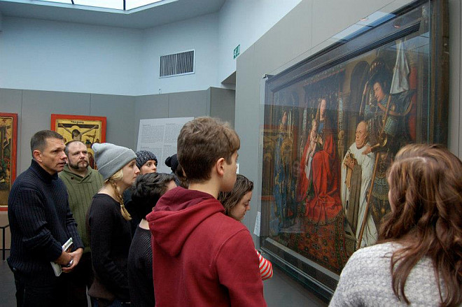 Visual Arts Abroad: London and Belgium, students studying van Eyck